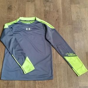 Under Armour long sleeve shirt.